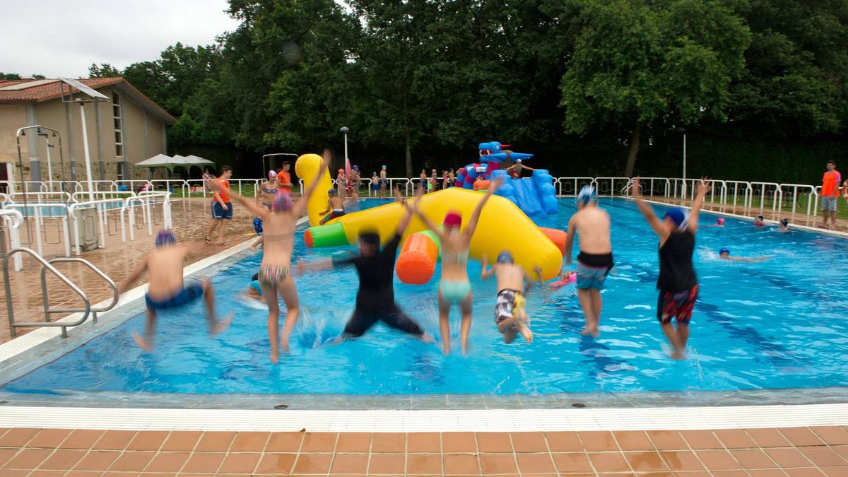 Ekainaren 13an zabalduko dituzte ateak Larrabetzuko eta Zamudioko igerilekuek