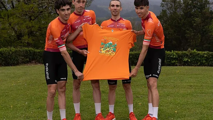 Euskaltel-Euskadik Itzulirako taldea eta kamiseta aurkeztu du Zamudion