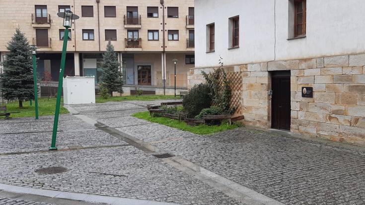 Komun publikoa ipini dute Larrabetzun