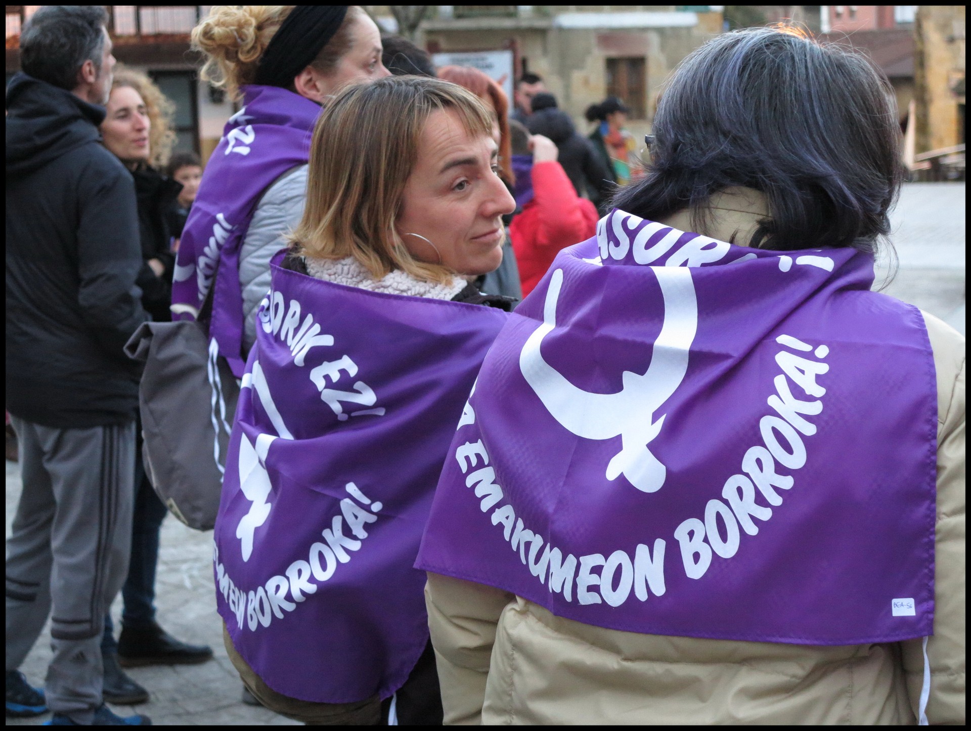 Marea moreak gora berriro ere