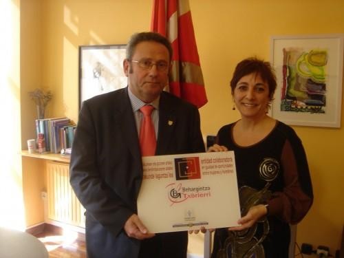 Behargintzak aukera-berdintasun arloan egindako ahalegina aintzat hartu du Emakundek