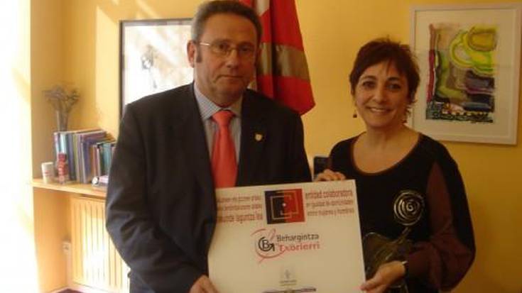 Behargintzak aukera-berdintasun arloan egindako ahalegina aintzat hartu du Emakundek