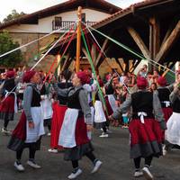 Ospakizunak - Bizkargi dantza taldearen bosgarren urteurrena