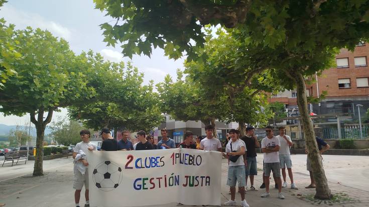 Herriko bi futbol taldeekiko “kudeaketa orekatua” eskatu dute