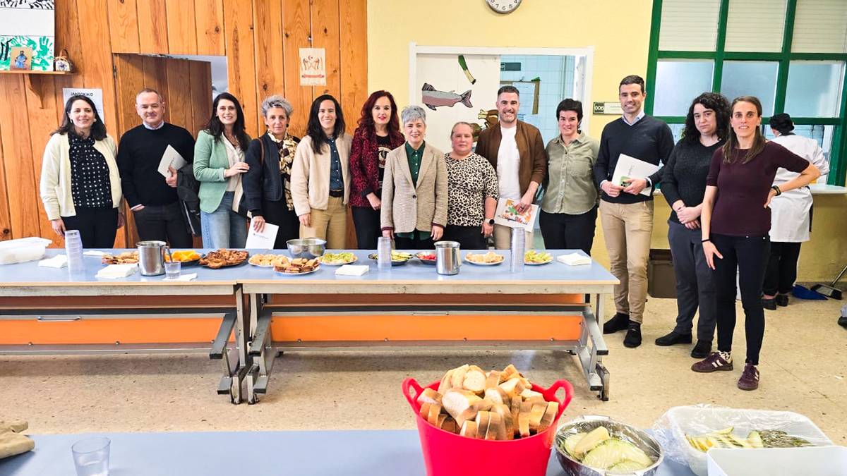 Eskolako jantokiak Hezkuntza Batzordeko parlamentari eta Eusko Jaurlaritzako ordezkarien bisita jaso du