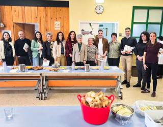 Eskolako jantokiak Hezkuntza Batzordeko parlamentari eta Eusko Jaurlaritzako ordezkarien bisita jaso du