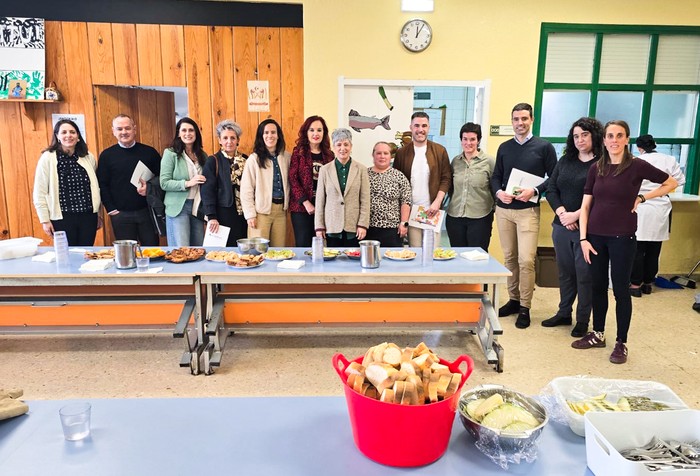 Eskolako jantokiak Hezkuntza Batzordeko parlamentari eta Eusko Jaurlaritzako ordezkarien bisita jaso du