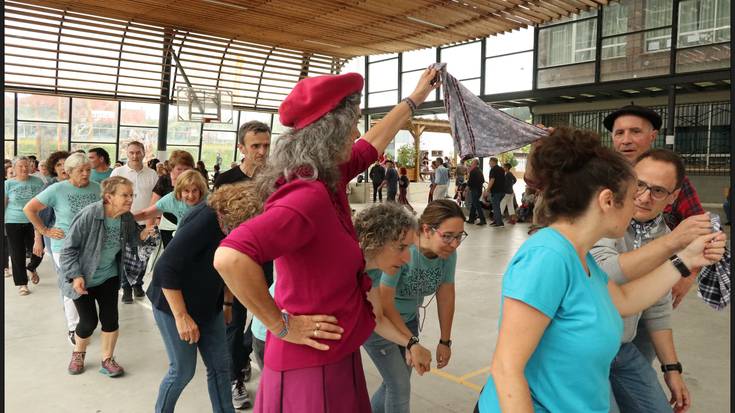 Larrabetzu dantzan uda aurretik