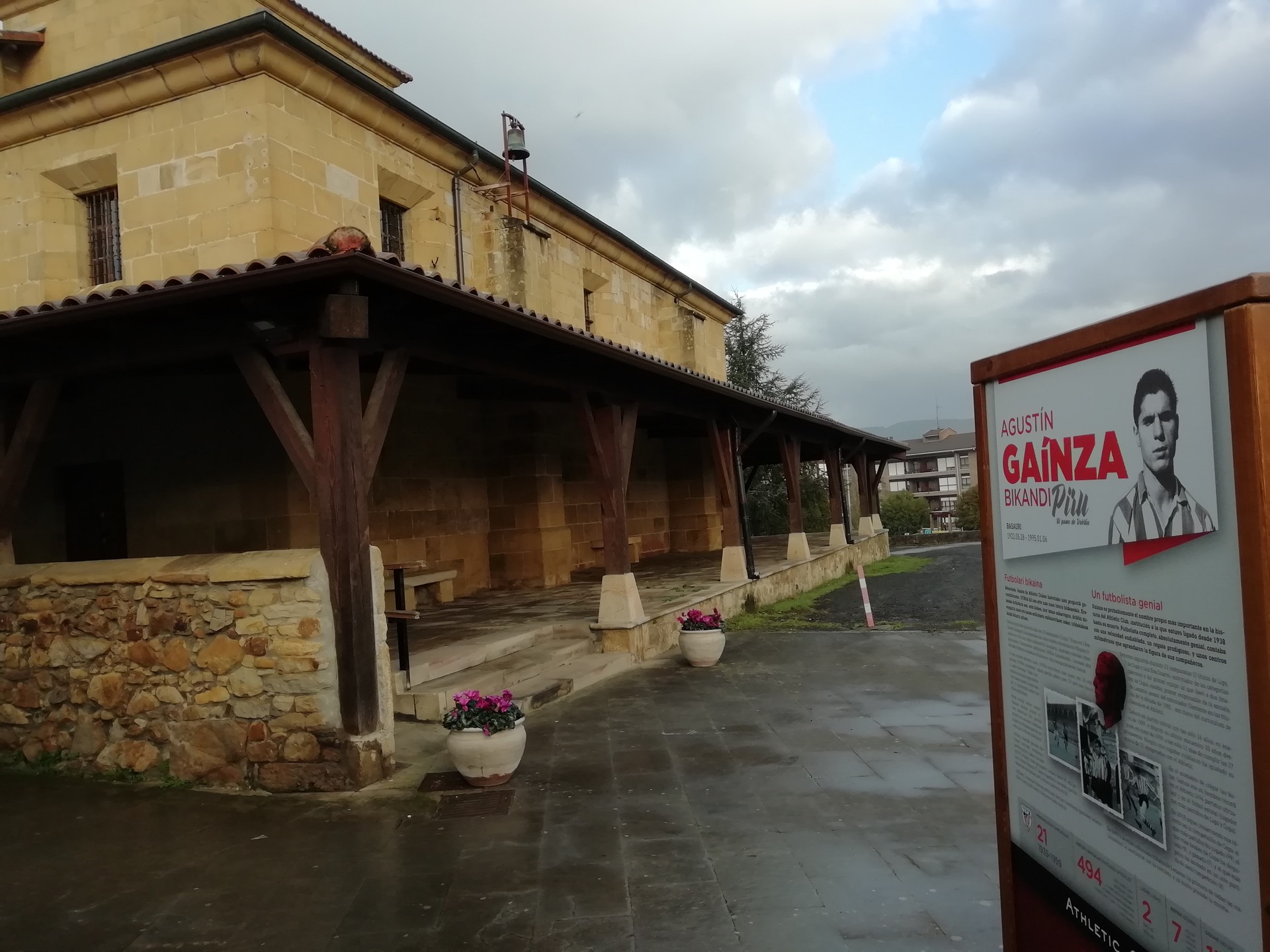Lezama Bizirik elkarteak Aldundira eta Eusko Jaurlaritzara eraman du taulen gaineko auzia