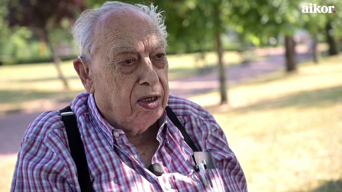Angel Serrano Martinez: "Auzokide asko etorri zaizkit zorionak ematen, ez zuten ezagutzen nire txirrindulari alde hori"