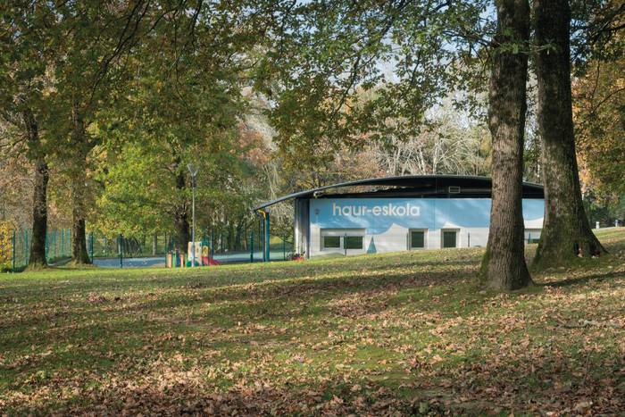 Ezinegona gurasoen artean, Zuhaizti haurtzaindegiaren etorkizunaren harira