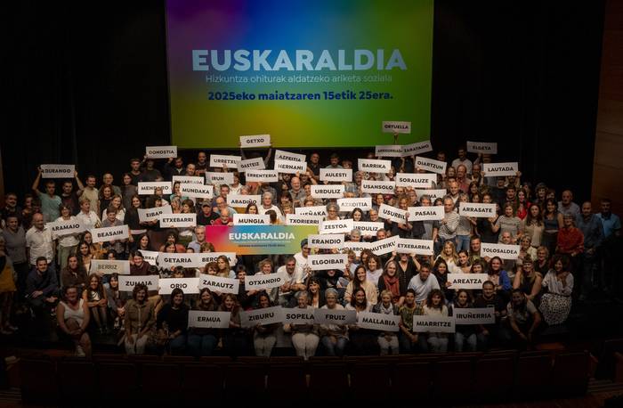 200 lagunetik gora bildu ditu Euskaraldia ON! topaketak Eibarren, herritarren aktibazioan lehen pausoak egiteko