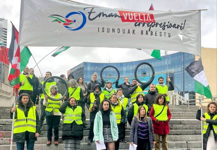 Larrabetzuko bost laguni isuna jarri diete Espainiako Vuelta bertatik igarotzean egondako protestengatik