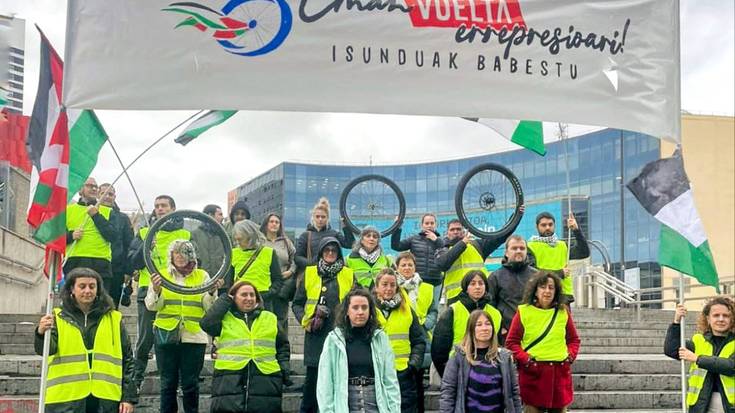 Larrabetzun identifikatutako bost laguni isuna jarri diete Espainiako Vuelta bertatik igarotzean egondako protestengatik