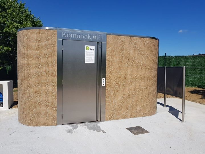 Komun publikoa Uribe parkean