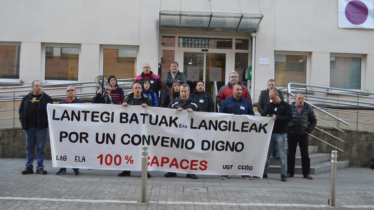 Lantegi Batuak-eko enpresa-batzordeak hitzarmen kolektibo duina eskatu du Derion