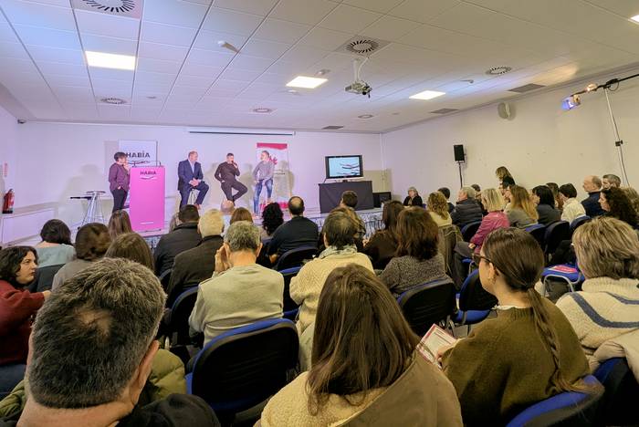 HABIA komunitatearen topaketa atzo Kultur Birikan