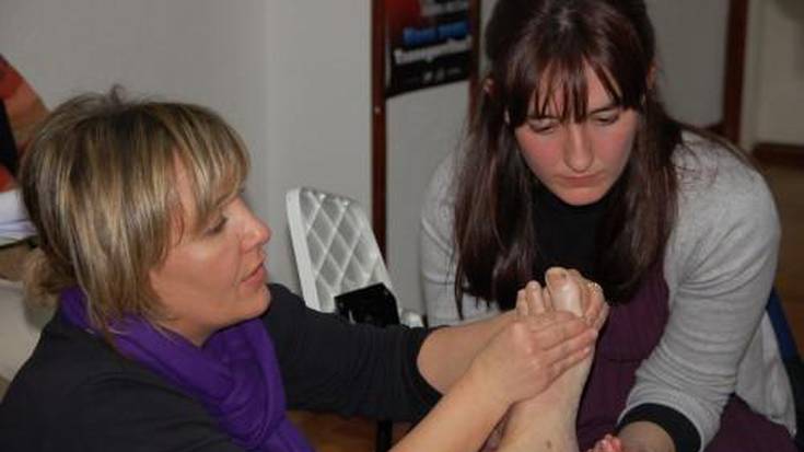Gemma Verdaguer, masajista: â€œErreflexoterapiak lagundu ahal digu pilula-kaxa albo batera uztenâ€