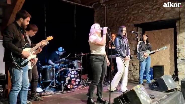 'Sei hamarkada' abestia aurkeztu du Hori Baik