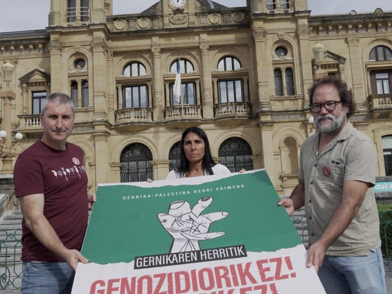 Eguenean udaletxeen aurrean elkarretaratzeak egingo ditu Gernika-Palestinak