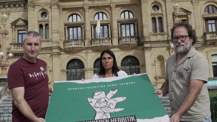 Eguenean udaletxeen aurrean elkarretaratzeak egingo ditu Gernika-Palestinak