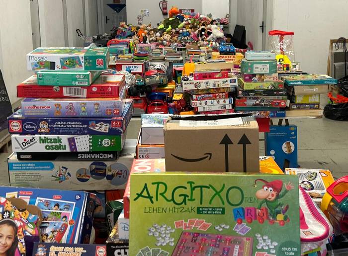 Helburua duten jostailuak: elkartasuna eta berrerabilpena Derion