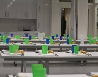 Eskola jangeletako greba bertan behera utzi dute