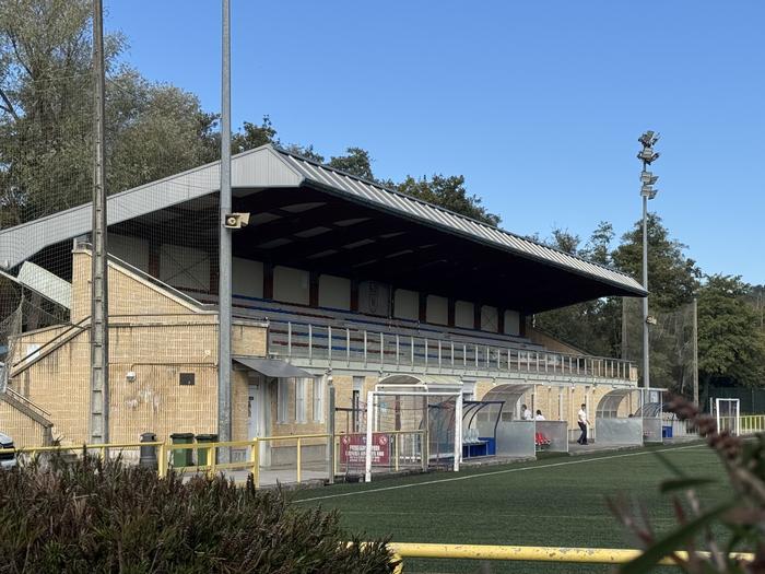 60.000 eurotik gorako inbertsioa, kiroldegian eta Ibaiondoko futbol zelaian