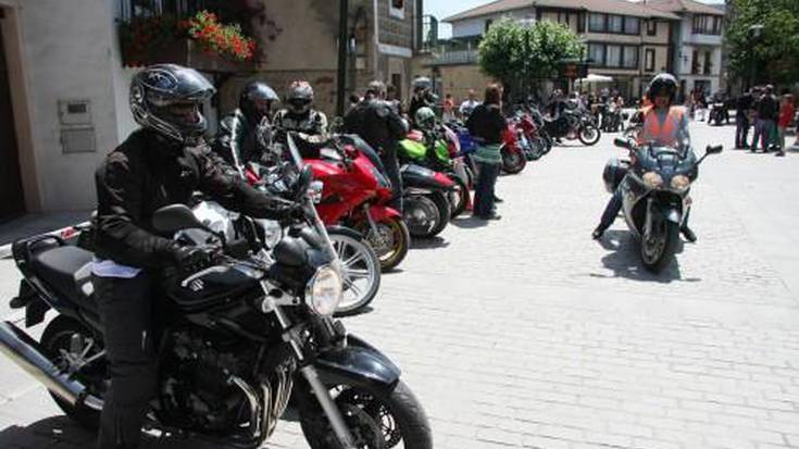 Motorzaleek hitzordua izan dute Larrabetzun