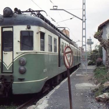 Lutxana-Mungia trenbide zaharreko ibilbidearen bisita gidatua, domekan
