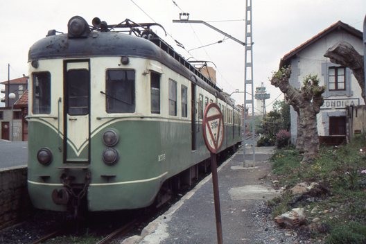 Lutxana-Mungia trenbide zaharreko ibilbidearen bisita gidatua, domekan