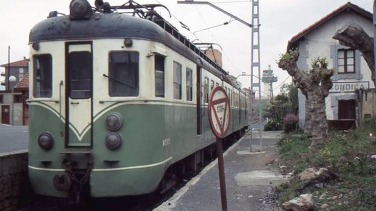 Lutxana-Mungia trenbide zaharreko ibilbidearen bisita gidatua, domekan
