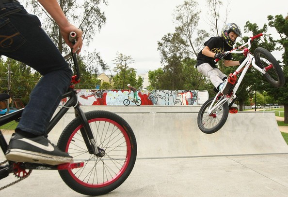 Kirola - Kirolari ateak zabalik