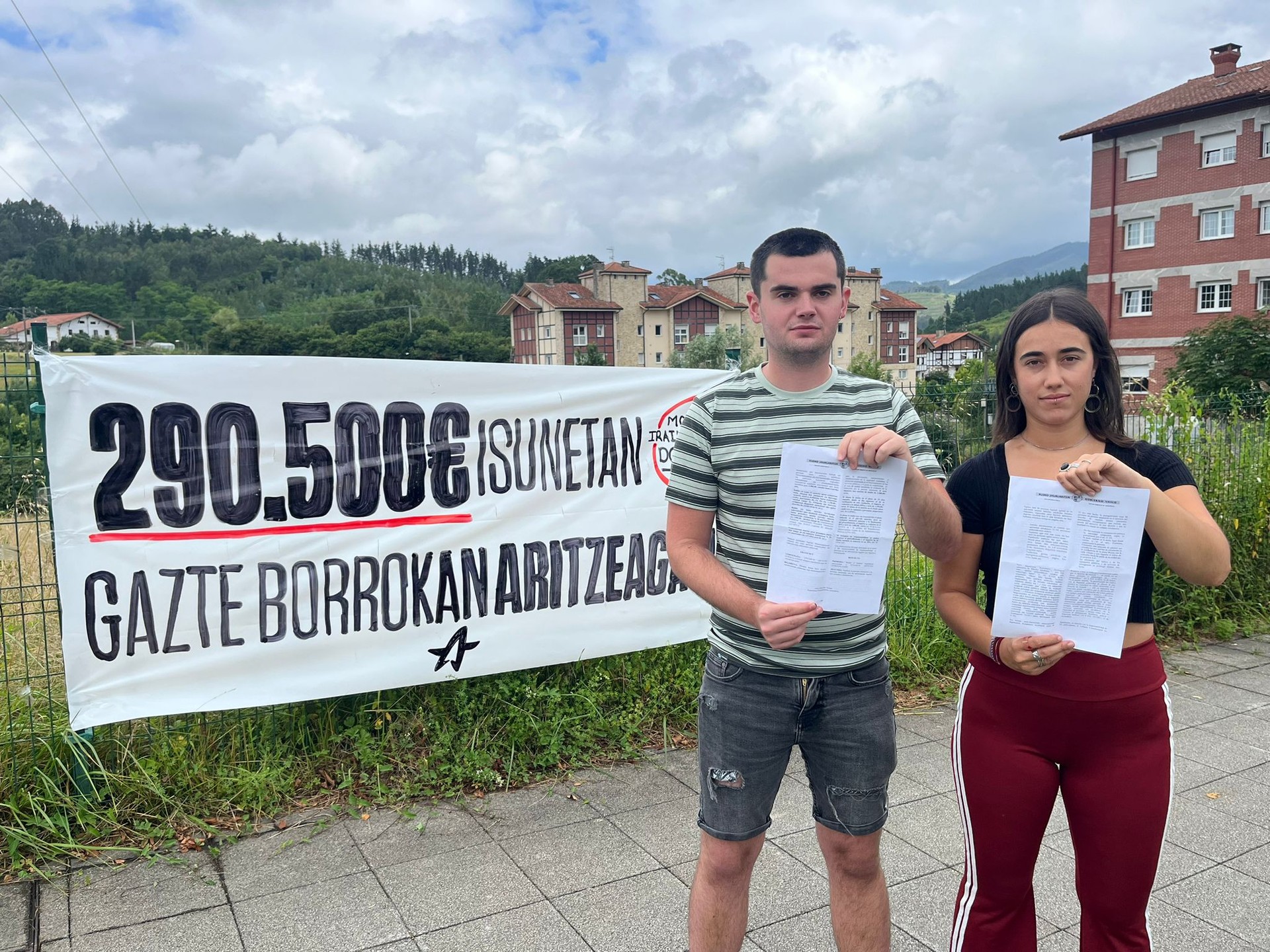 Elkartasun-jaialdia antolatu du Ernaik barikurako Larrabetzun