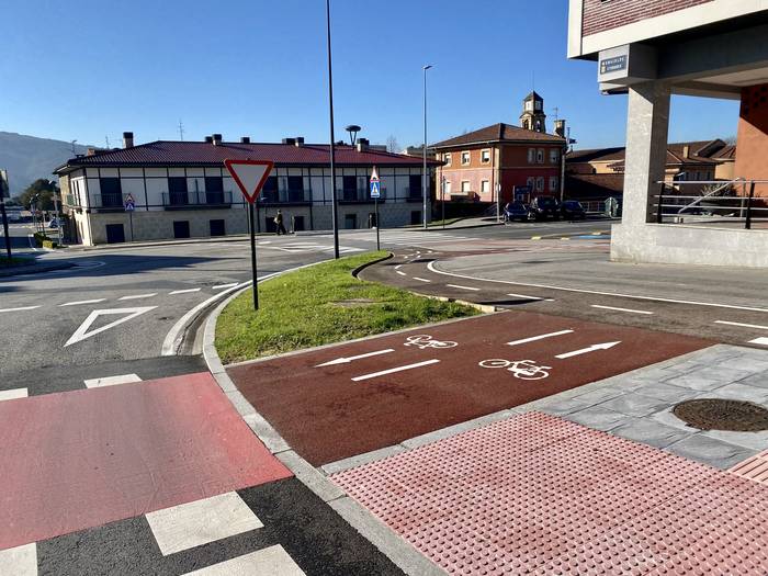 Irisgarritasun unibertsaleko planari begira ekarpenak jasotzeko inkesta zabaldu da Derion