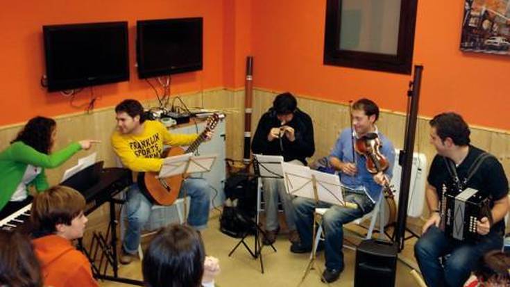 Astrapala musika taldea: â€œKonpromisoa Lezama eta lezamarrakaz doguâ€