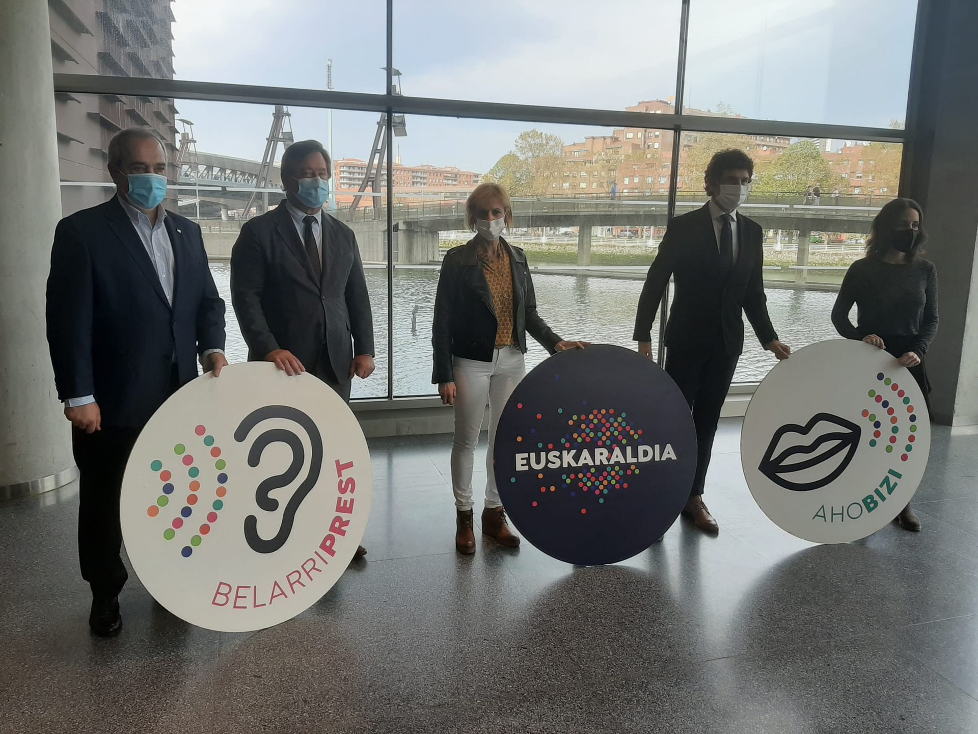 Euskaraldian belarriprest izateko zalantzan dauden herritarrei parte hartzeko deia egin diete