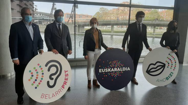 Euskaraldian belarriprest izateko zalantzan dauden herritarrei parte hartzeko deia egin diete