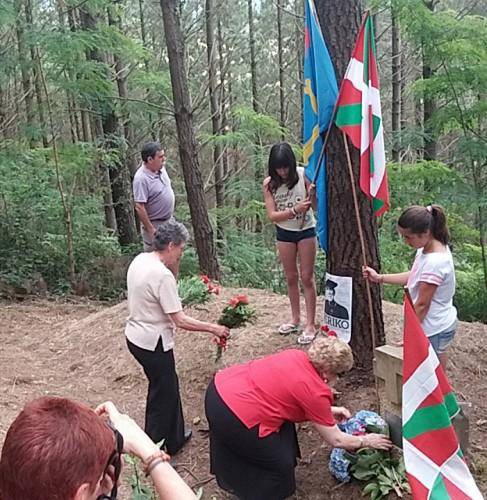 Asturiar milizianoei eta Solabarriari omenaldia, Larrabetzun