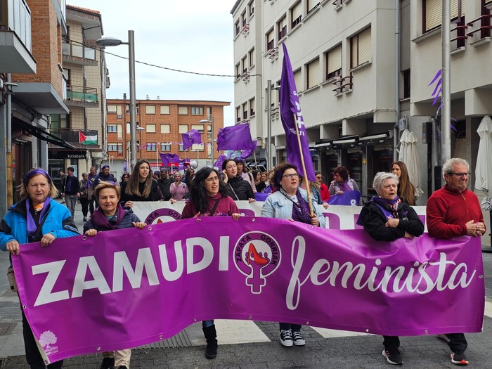 Martxoak 8: beste behin aldarrikapenez betea