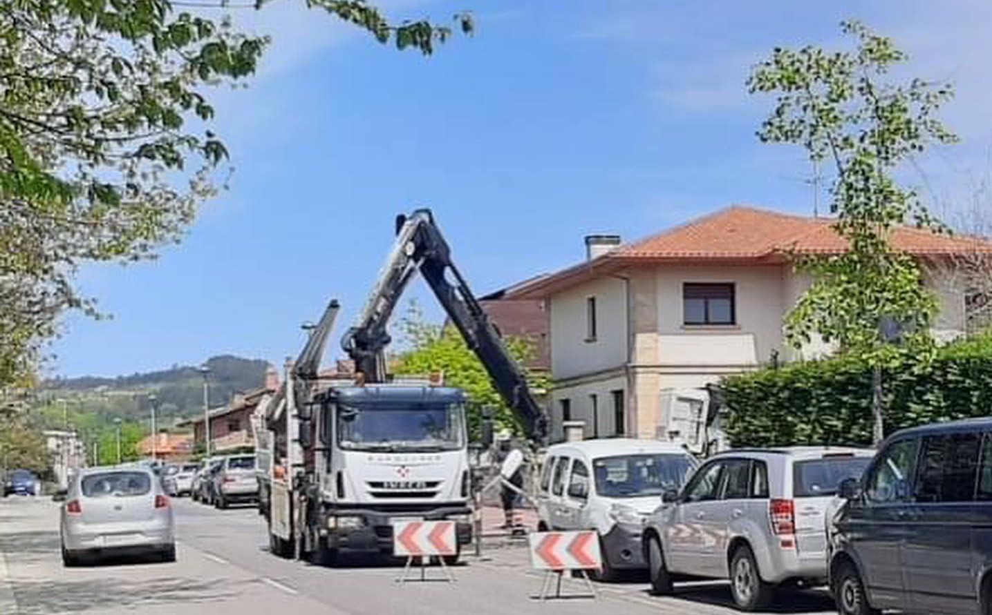 Derioko Udalak espero du urte amaierarako bizitegi-zona guztietan LED argiak egotea
