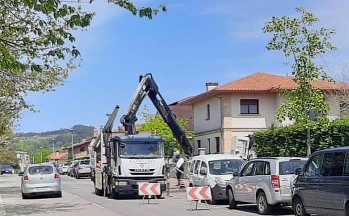 Derioko Udalak espero du urte amaierarako bizitegi-zona guztietan LED argiak egotea