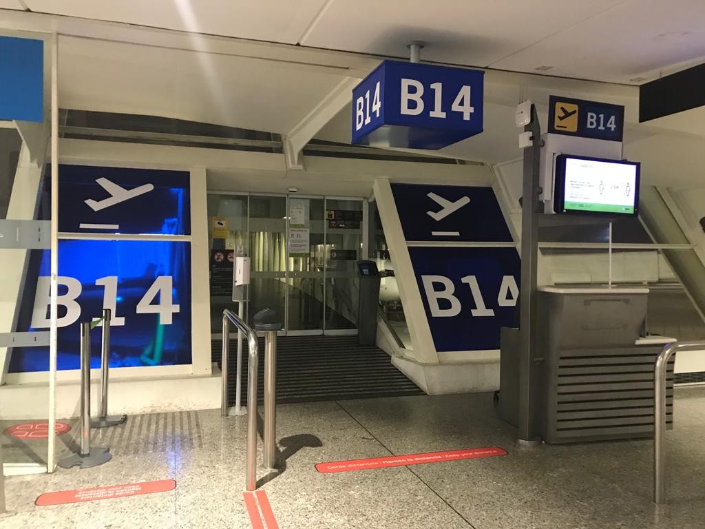 Aireportuko urruneko hegazkineratze-guneak handitu dira, eta izena aldatu