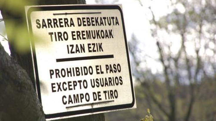 Tiro-zelaia ixteko eskatu du Lezama Bizirik elkart