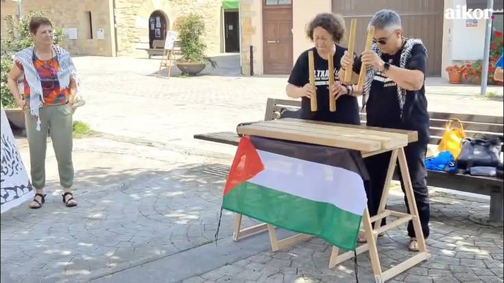 Palestinako emakume nekazari bati elkartasuna adierazi diote Larrabetzun