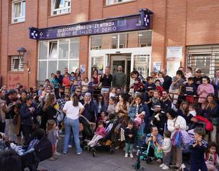 Derion “berehala” pediatra egonkor bat egotea eskatu dute