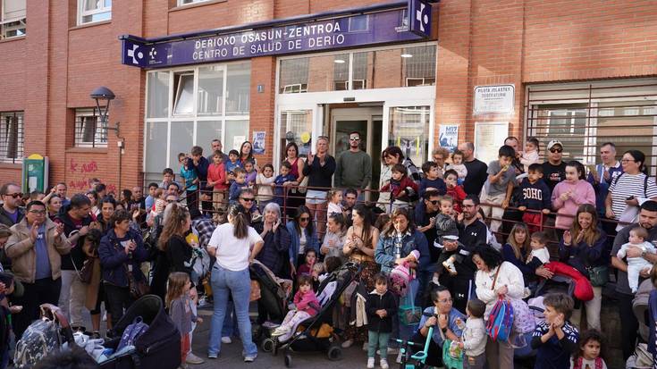 Derion “berehala” pediatra egonkor bat egotea eskatu dute