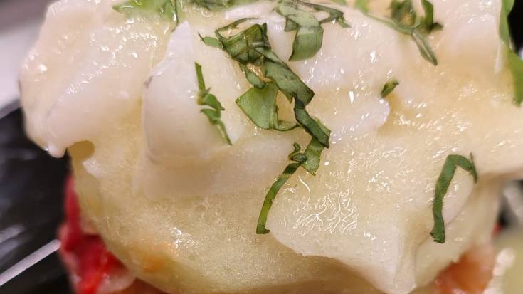 Bakailao pastela piperradarekin eta piper berdearen kremarekin