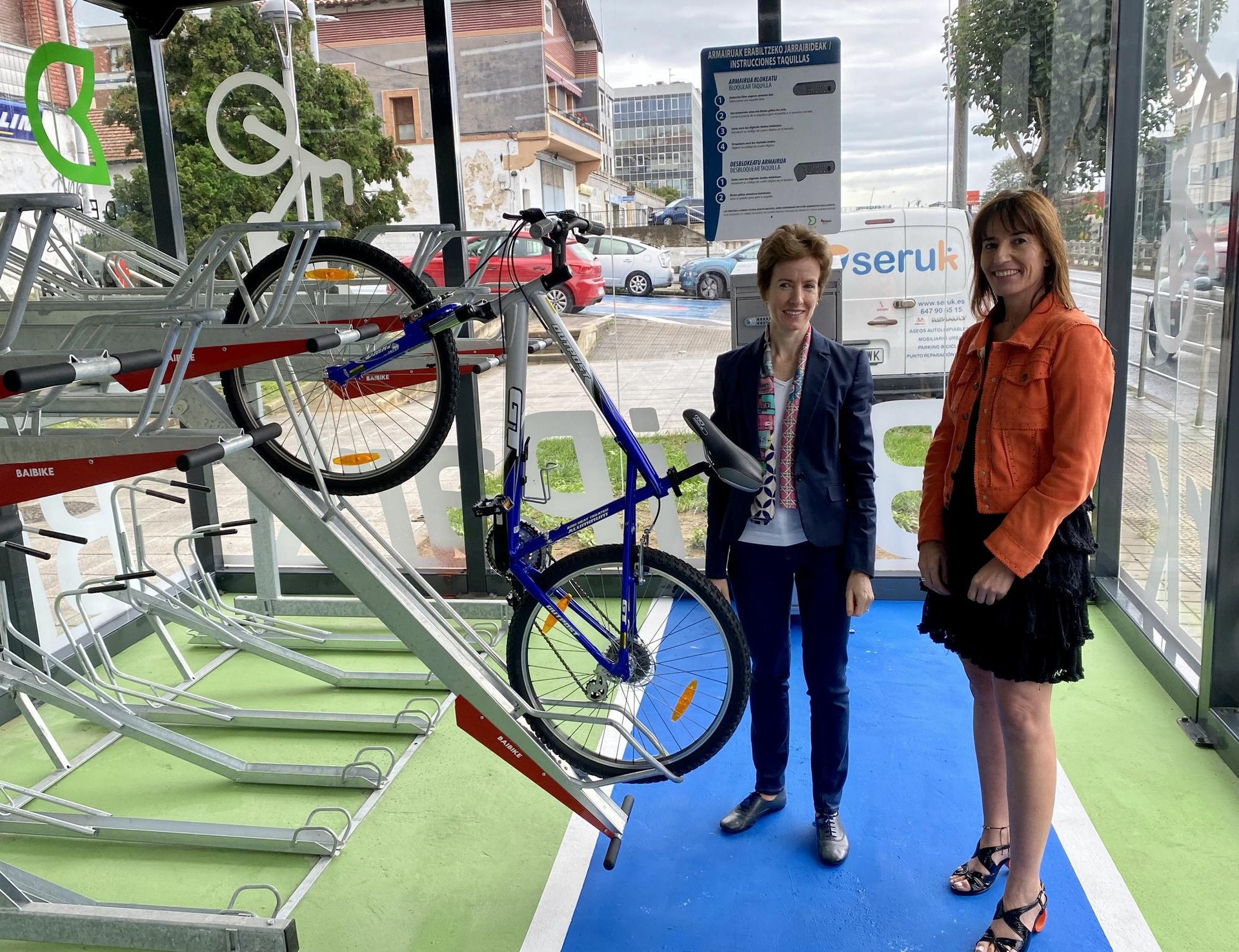 BIZIPARK bizikletentzako aparkaleku estalia eta segurua ipini da Derion